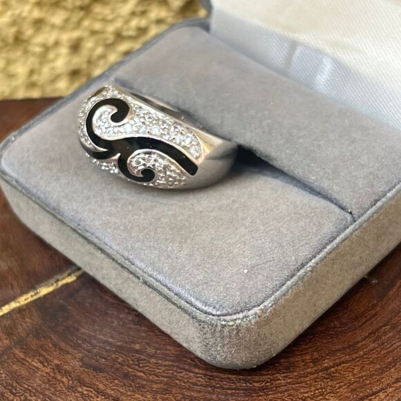 Vintage Crystal Rhinestone Dome Ring Sterling Silver Band Size 8 Sparkly Jewelry - Picture 7 of 10